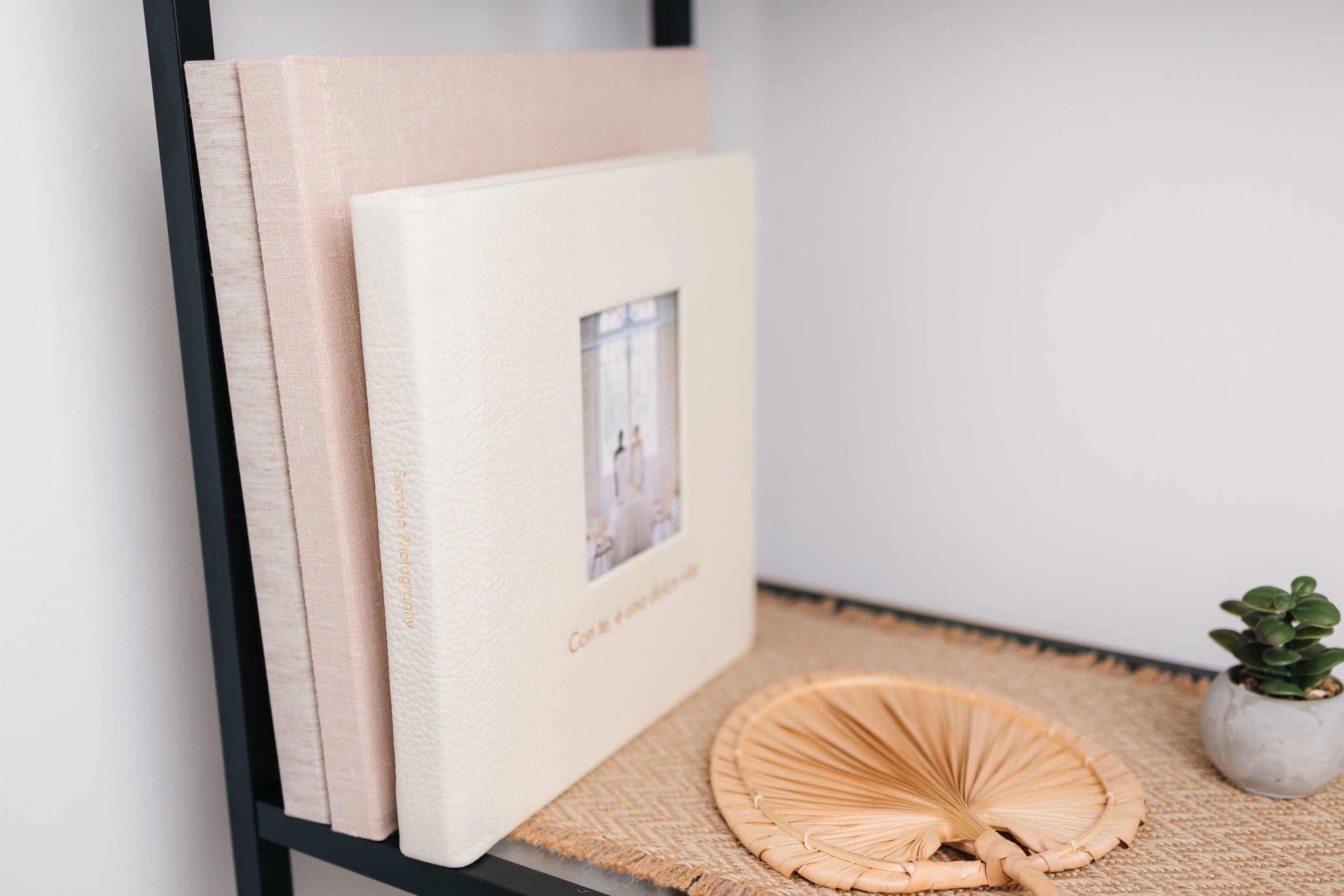 Marketing fotografa przez wydruki – jak przekonać klientów do wyboru albumu zamiast wersji cyfrowej?