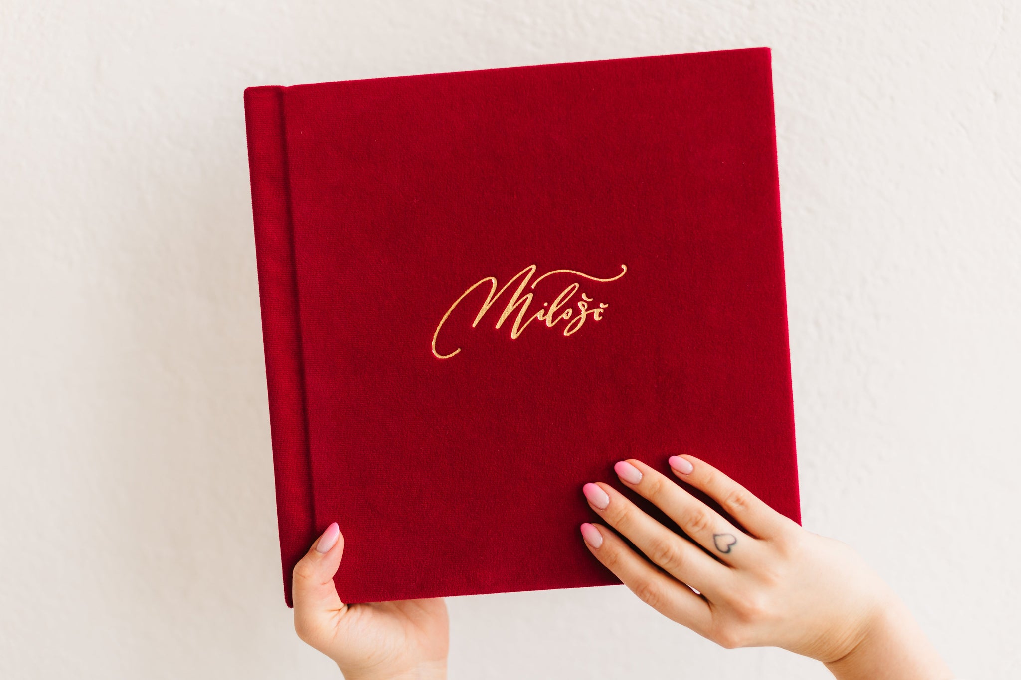 Techniki zabezpieczania albumów przed upływem czasu – porady dotyczące konserwacji.